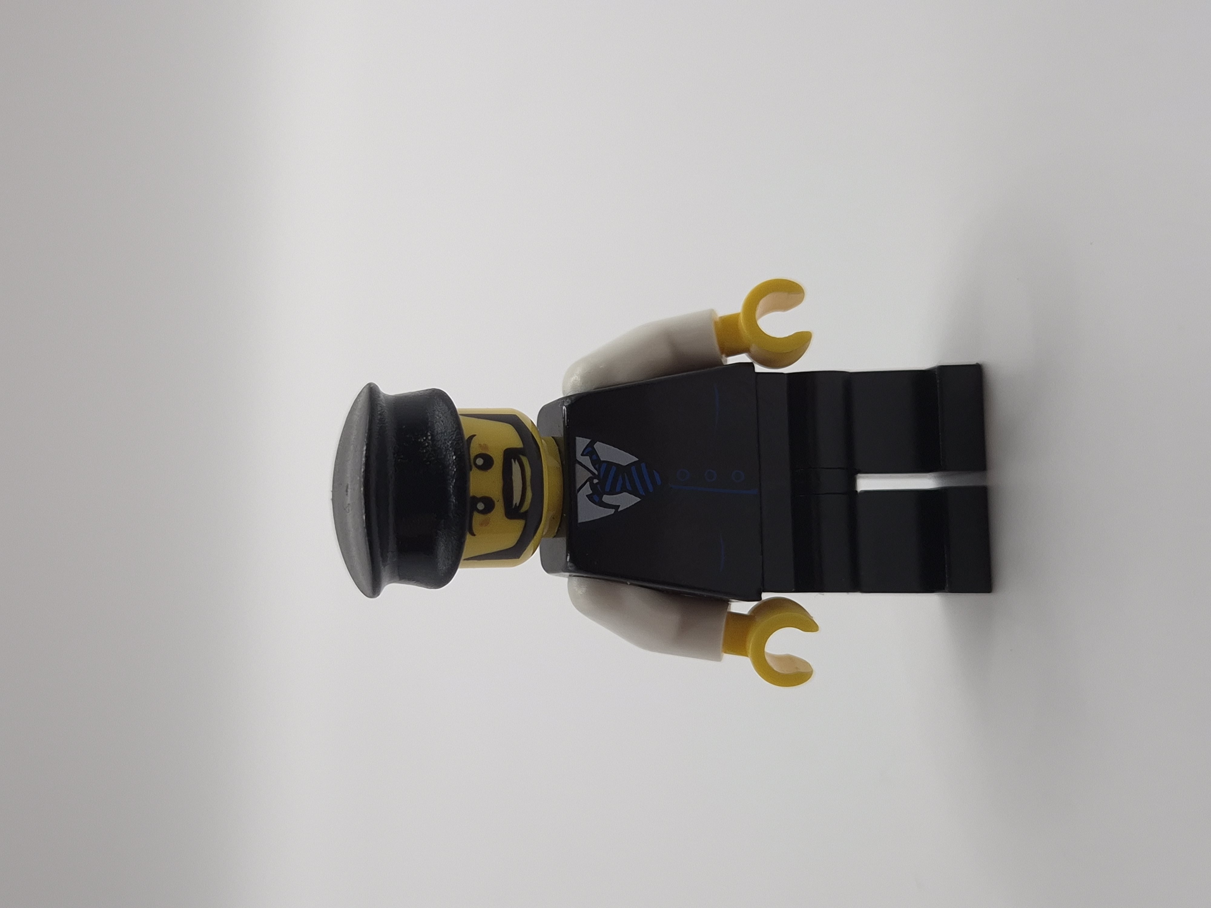 LEGO Minifigures - Airport Service обложки