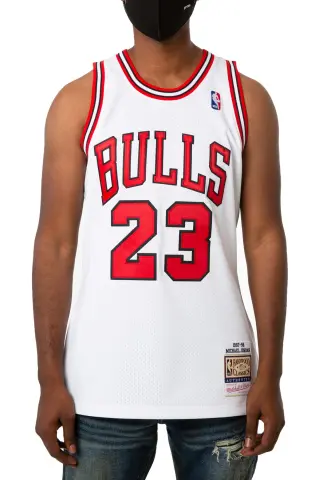 Mitchell & Ness Chicago Bulls Michael Jordan 1997-98 Authentic Home Jersey - White cover